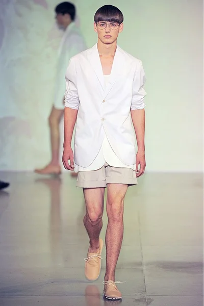 Look 25